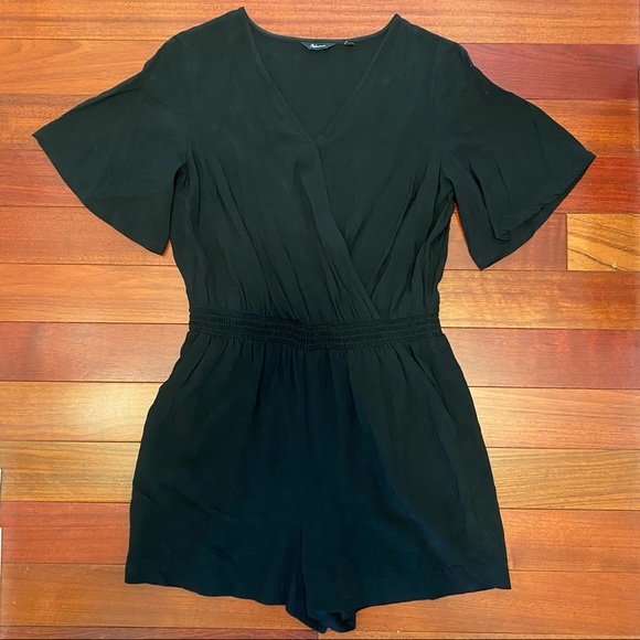 Reitmans Pants - Reitmans black flutter sleeve romper
